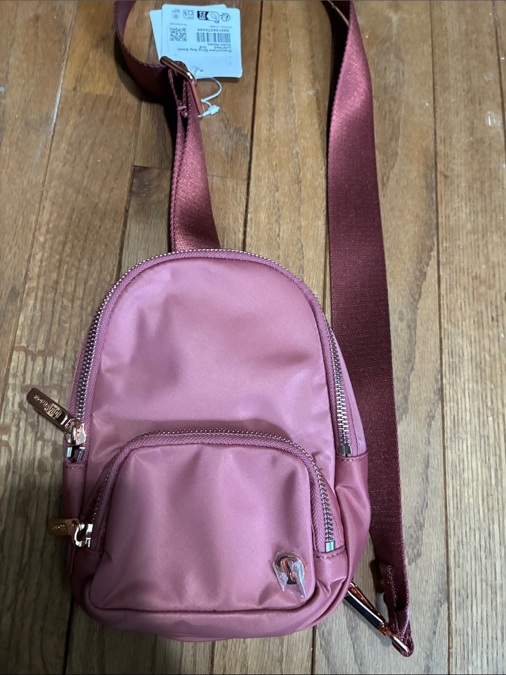 Lululemon Everywhere Sling Bag NWT